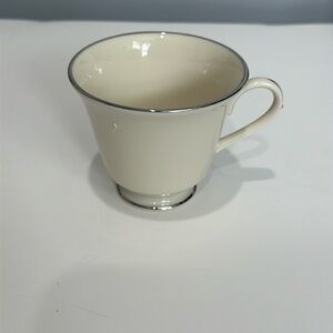 Lenox Cosmopolitan Collection Maywood Footed Cup Mug